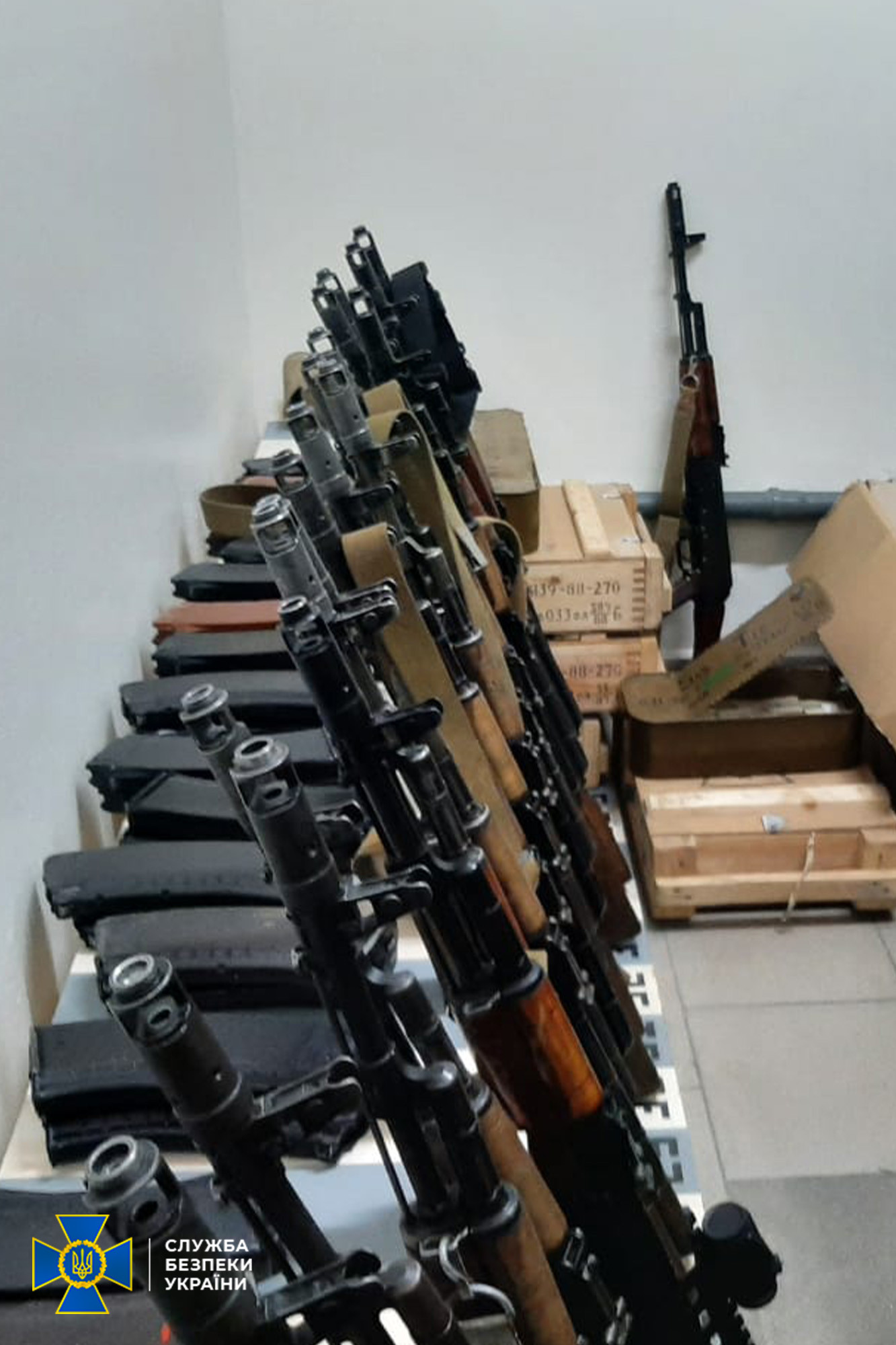 В Киеве благополучия незаконно хранили оружие и боеприпасы.