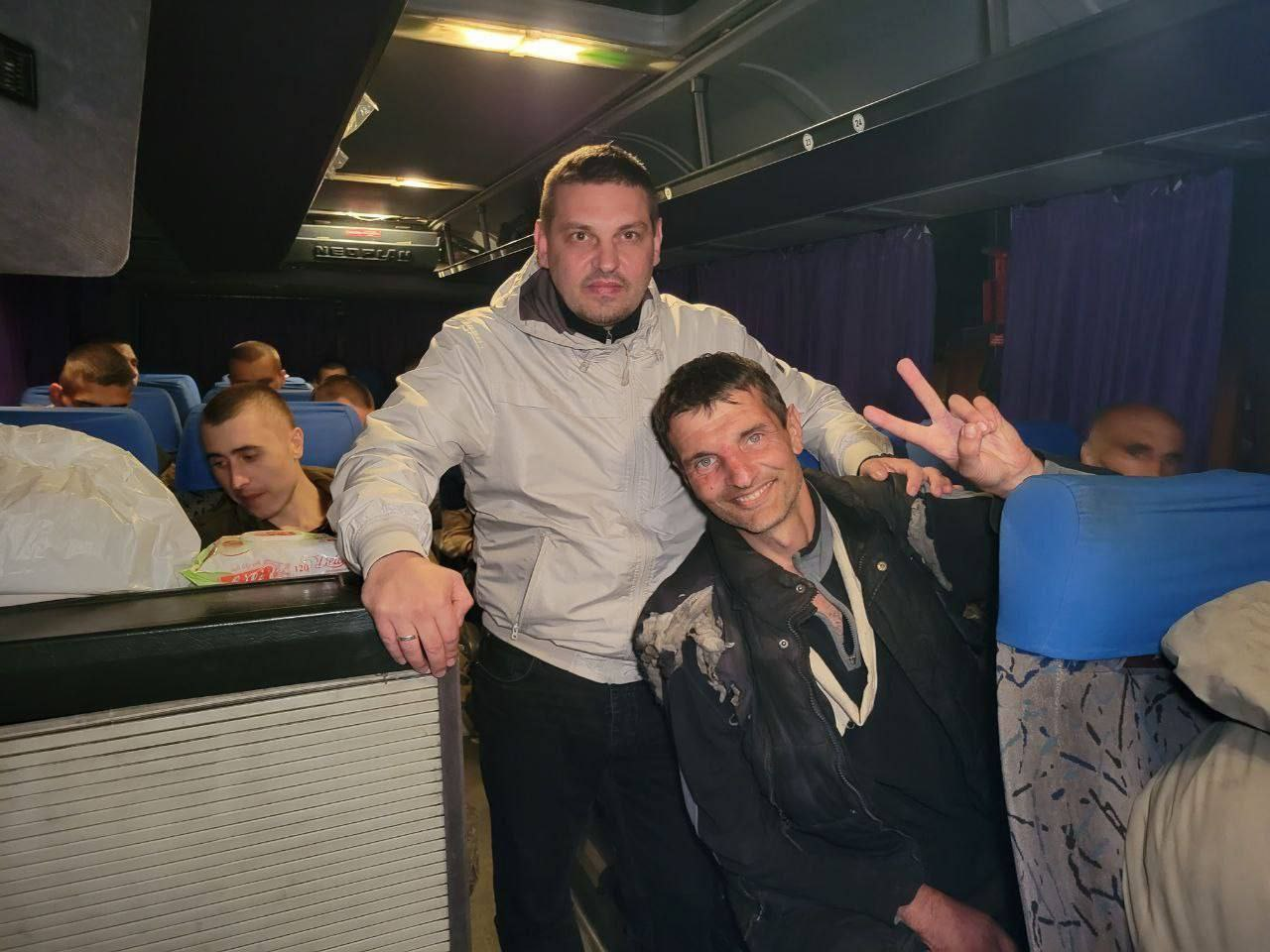 Из плена РФ освободили 215 защитников Украины.