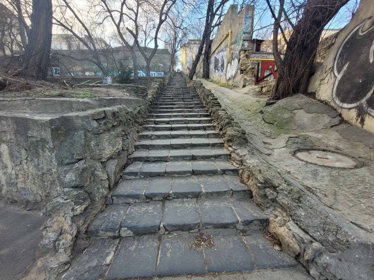 Прогулка по лестнице, ведущей от Дерибасовской к Польскому спуску (фото) -  Одесса Vgorode.ua