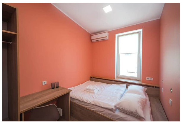 Двомісний номер у хостелі Friday.