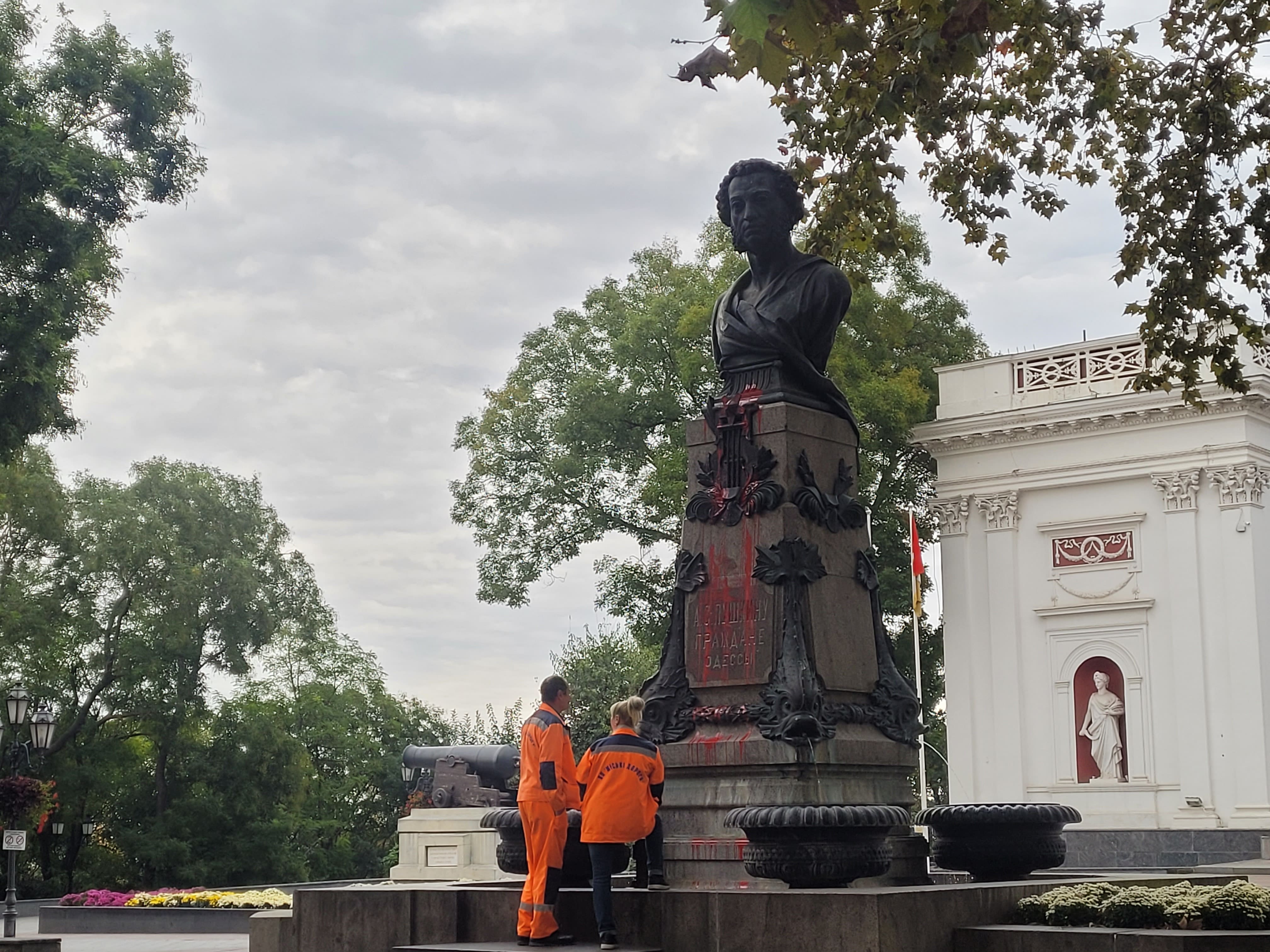 В Одесі заплямували фарбою пам'ятник Пушкіну біля мерії