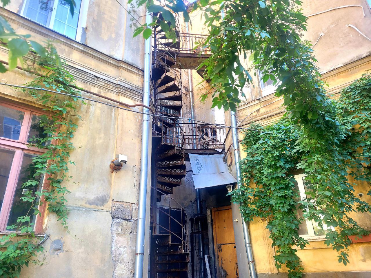 Дворик на улице Пастера, 60.