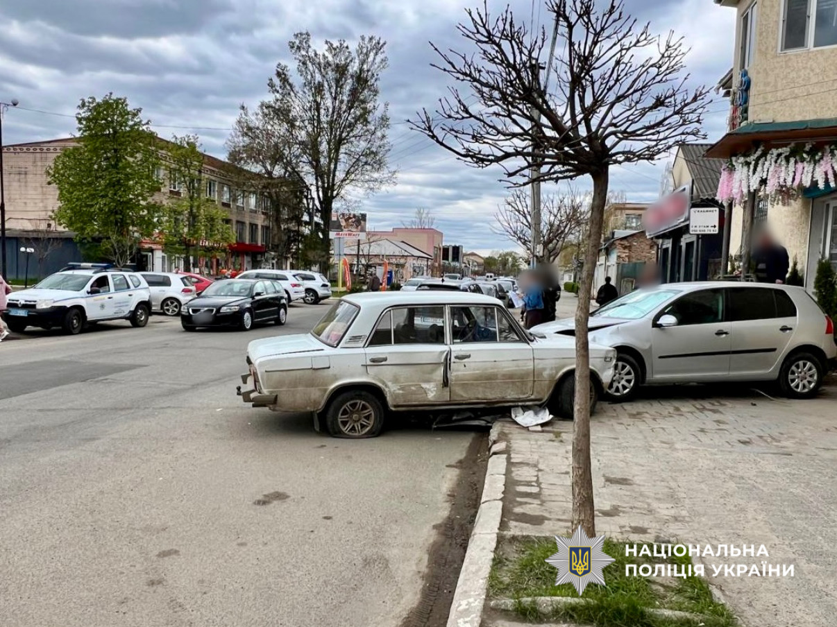 Автівки, які постраждали внаслідок аварії.
