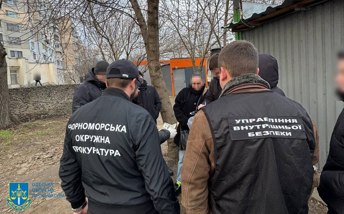 Задержание посредницы.