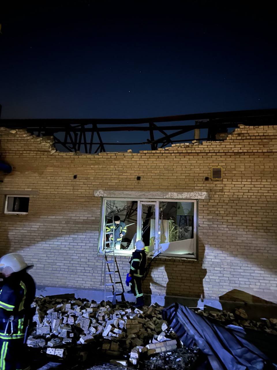 Наслідки нічної дронової атаки на Одеський район.