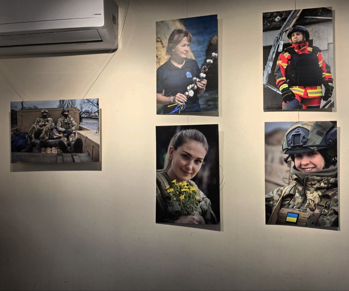 Фото с выставки Бориса Бухмана.