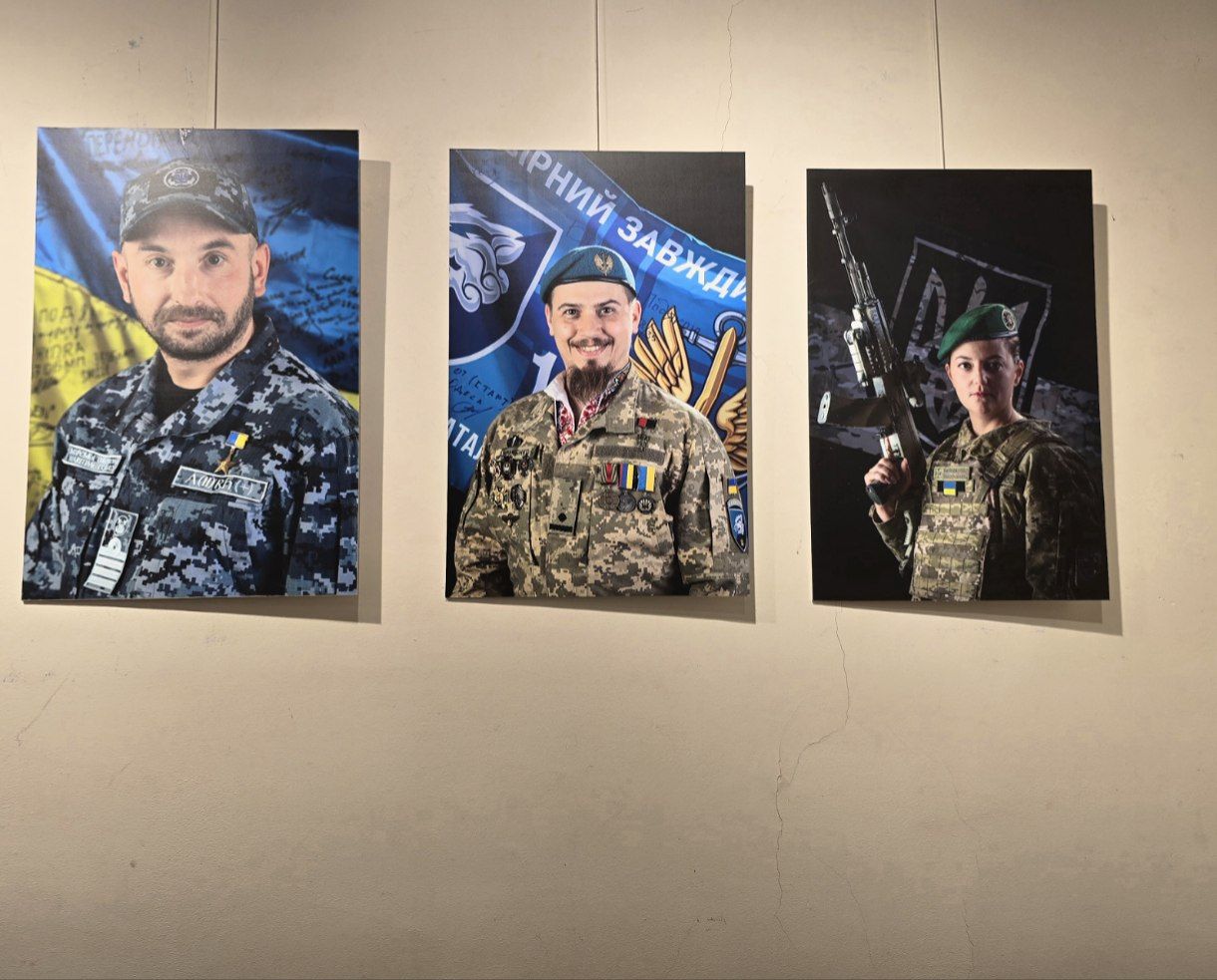 Фото с выставки Бориса Бухмана.