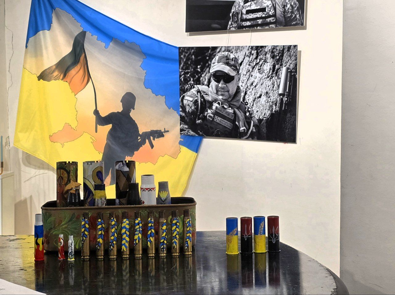 Фото и гильзы с выставки Бориса Бухмана.