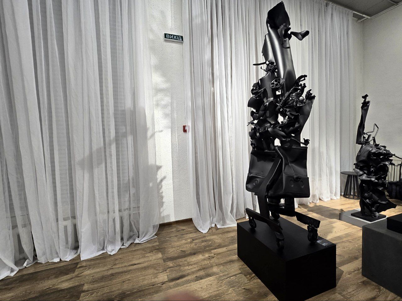 Работа с выставки Михаила Ревы.