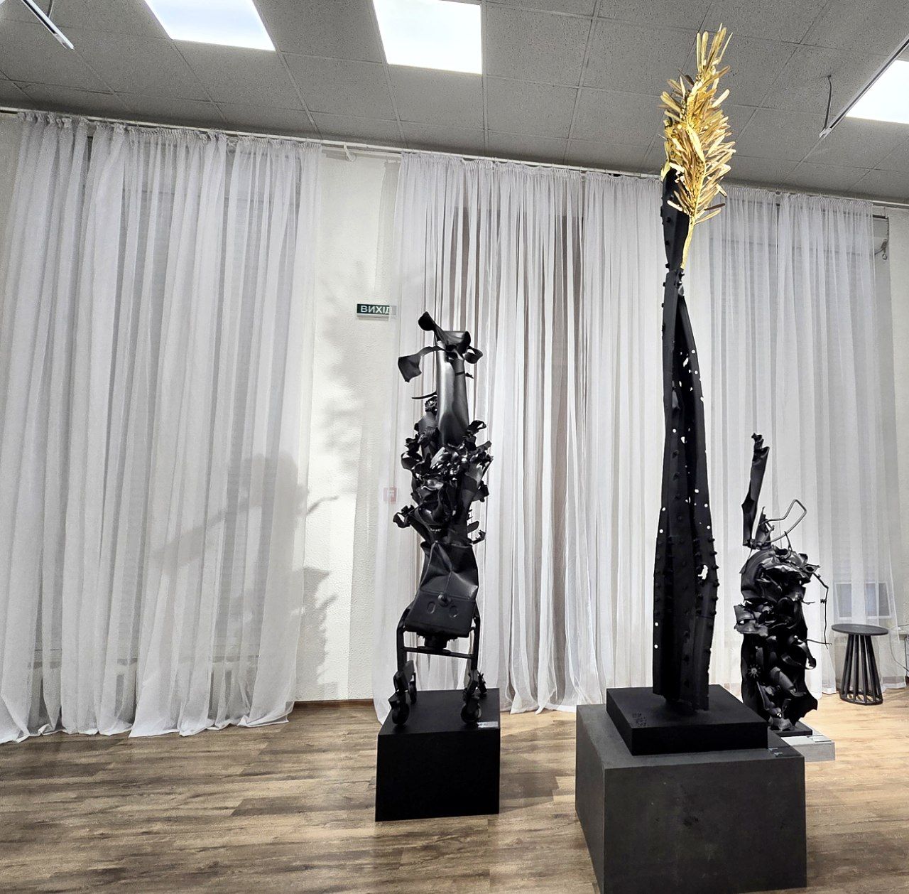 Фото с выставки Михаила Ревы.