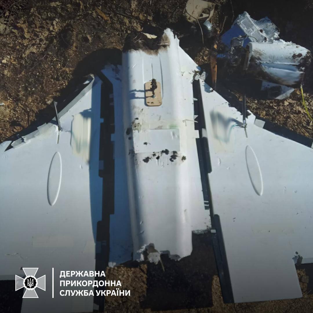 Уламки збитого БпЛА.