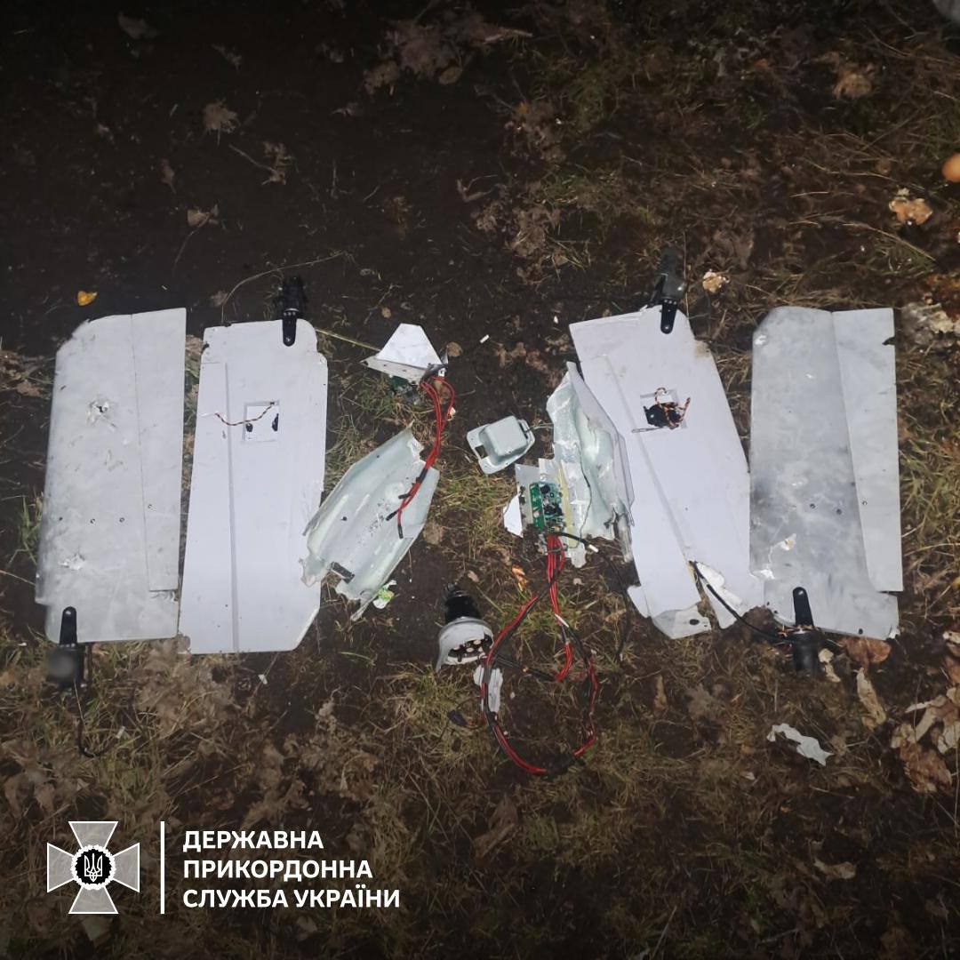 Уламки збитого БпЛА.