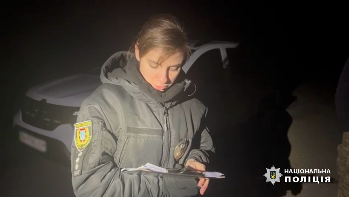 Поліцейська на місці затримання.