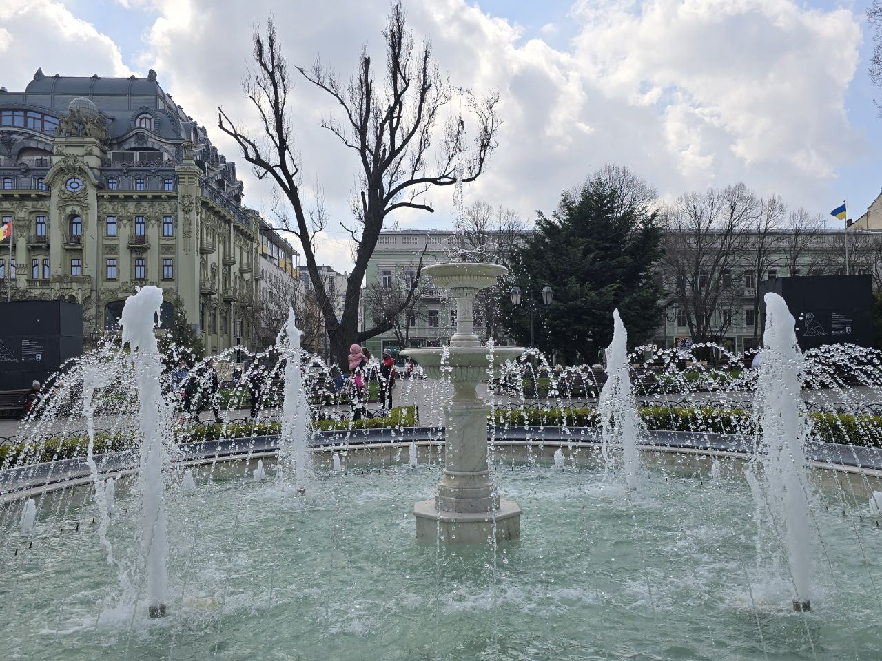 Фонтан у Міському саду.
