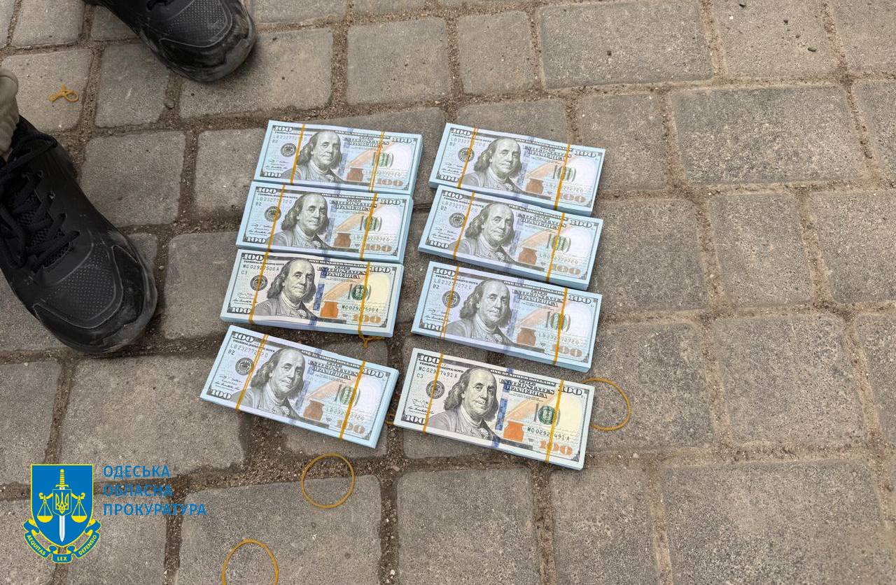 Деньги, которые изъяли у директора предприятия.