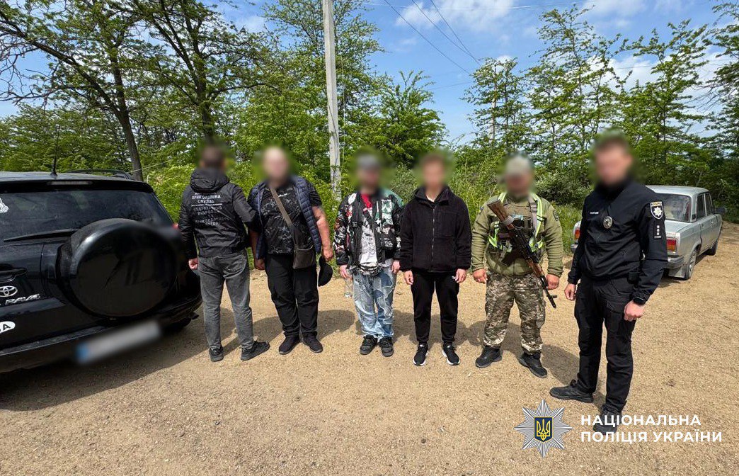 Затримані переправник і військовозобов'язані.