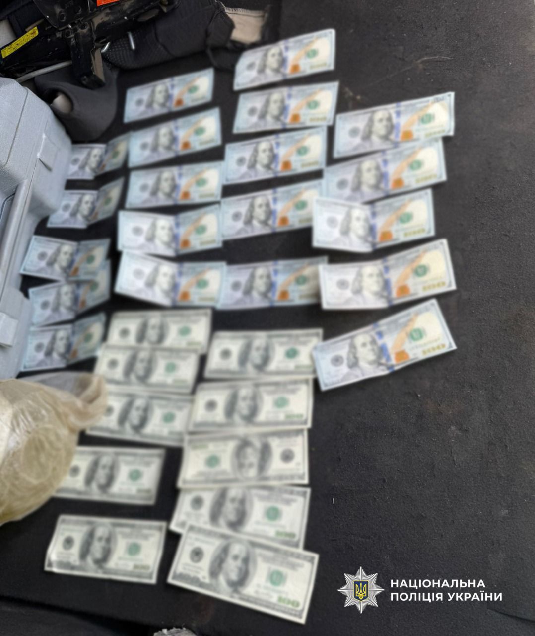 Гроші, які вилучили в затриманого.