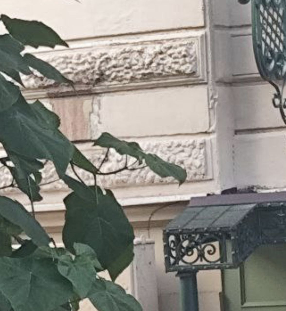 Фасад, на котором находилась доска Маяковскому.