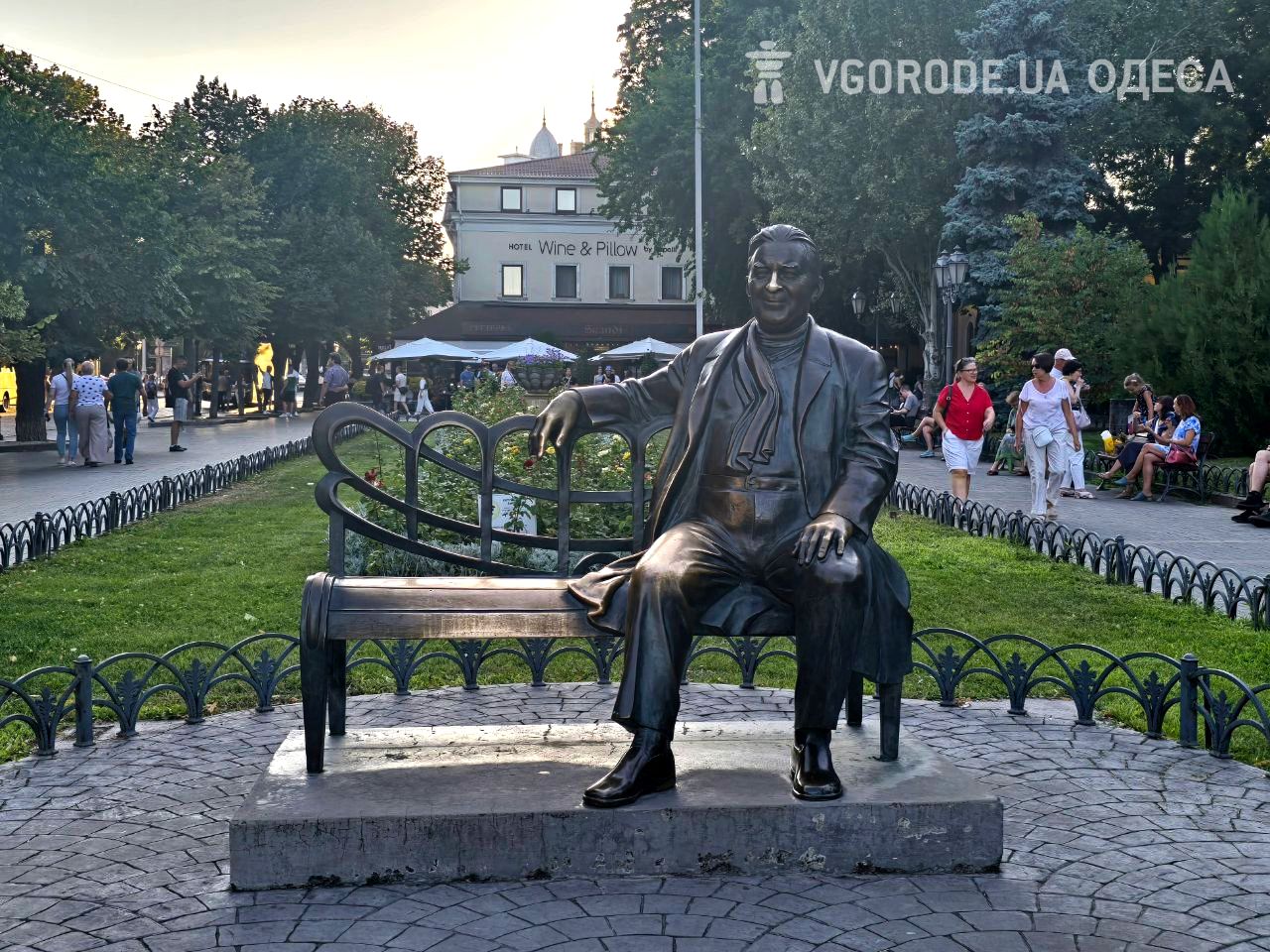 Пам'ятник Леоніду Утьосову.