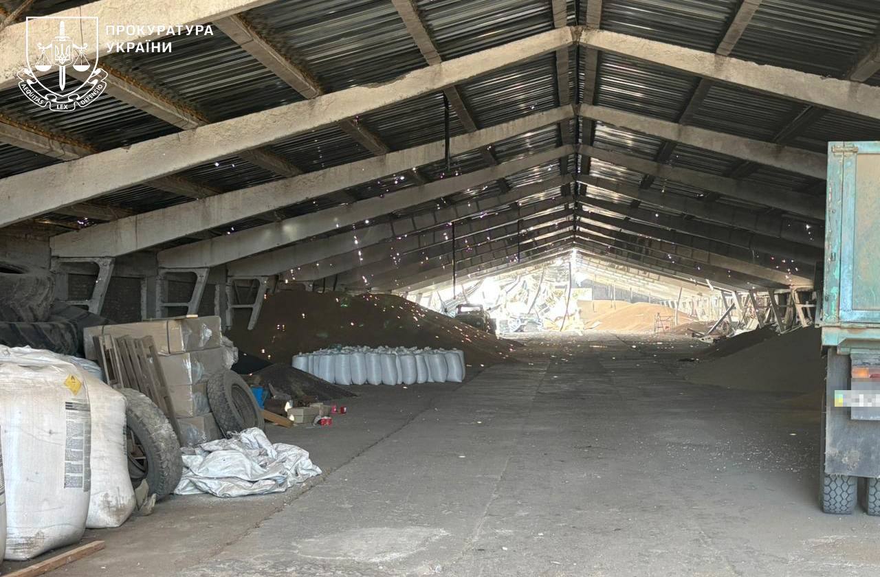 Разрушения после обстрела.