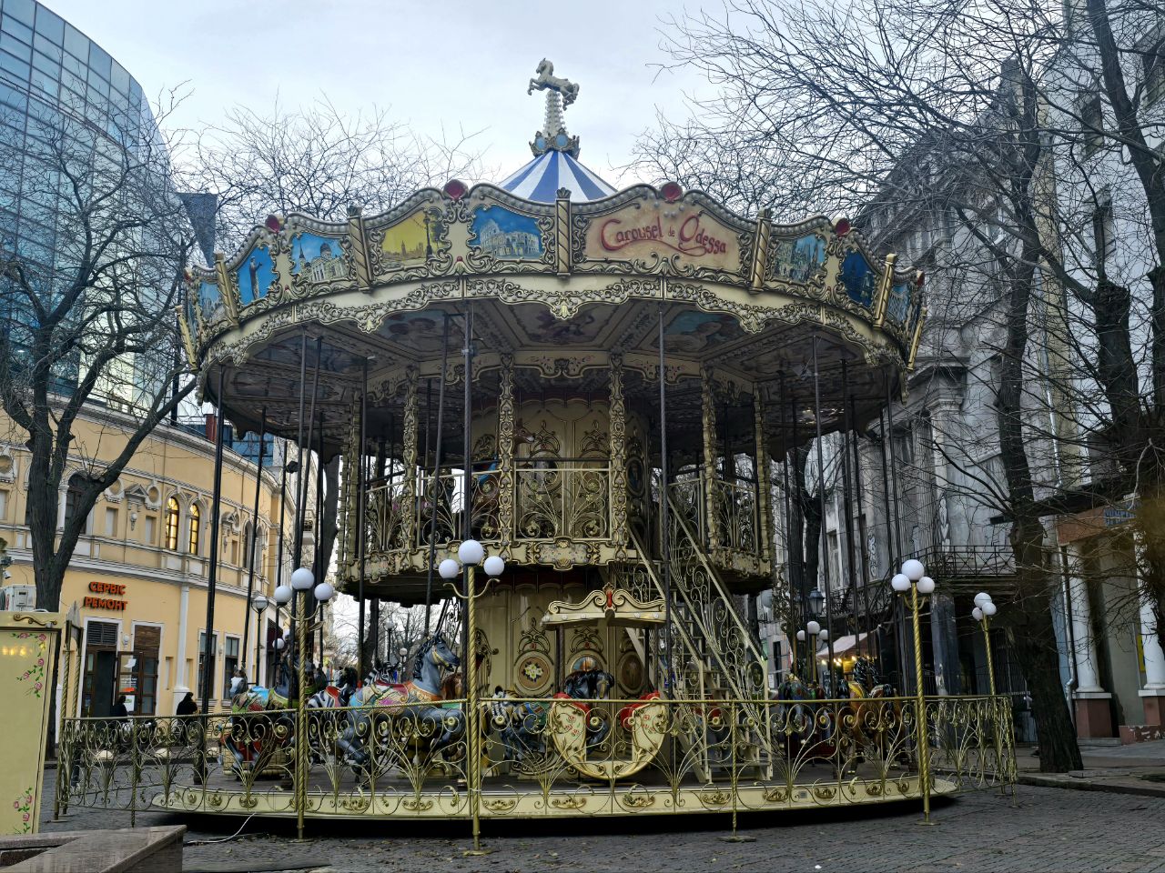 Карусель на Грецькій площі.