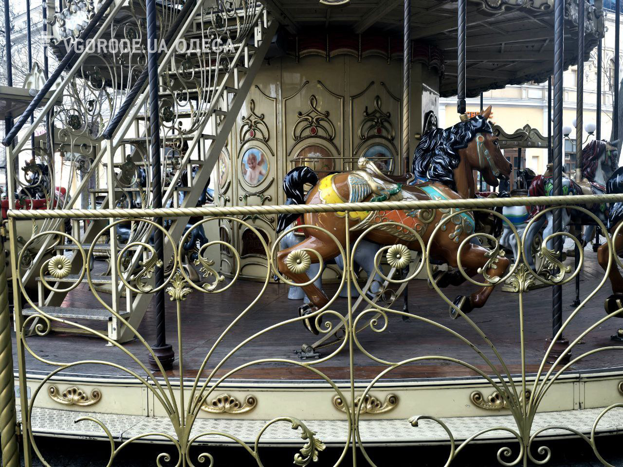 Карусель на Грецькій площі.