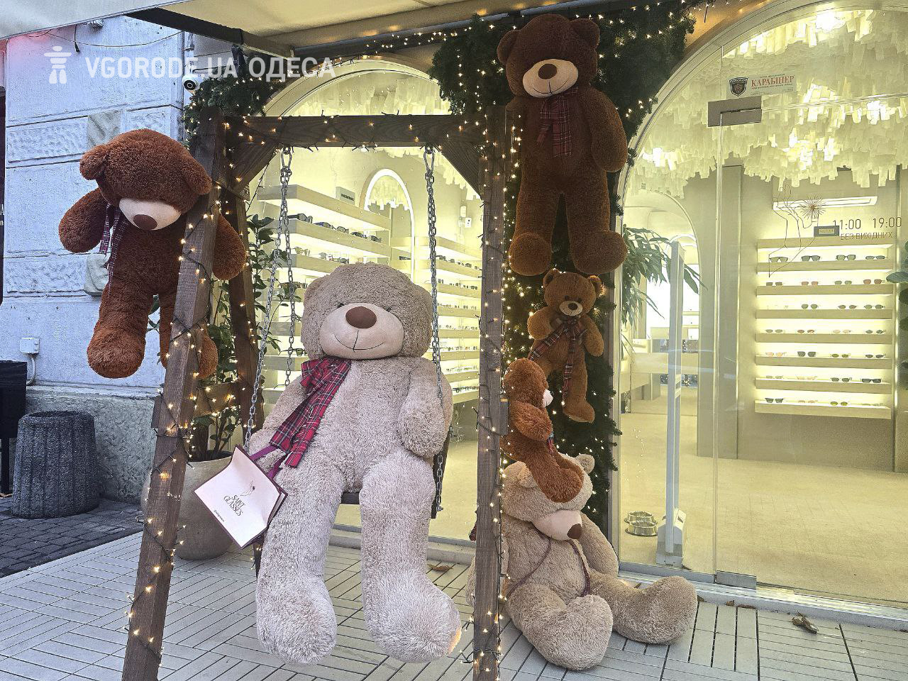 Пряниковий будиночок і плюшеві ведмедики: фото новорічних локацій Одеси