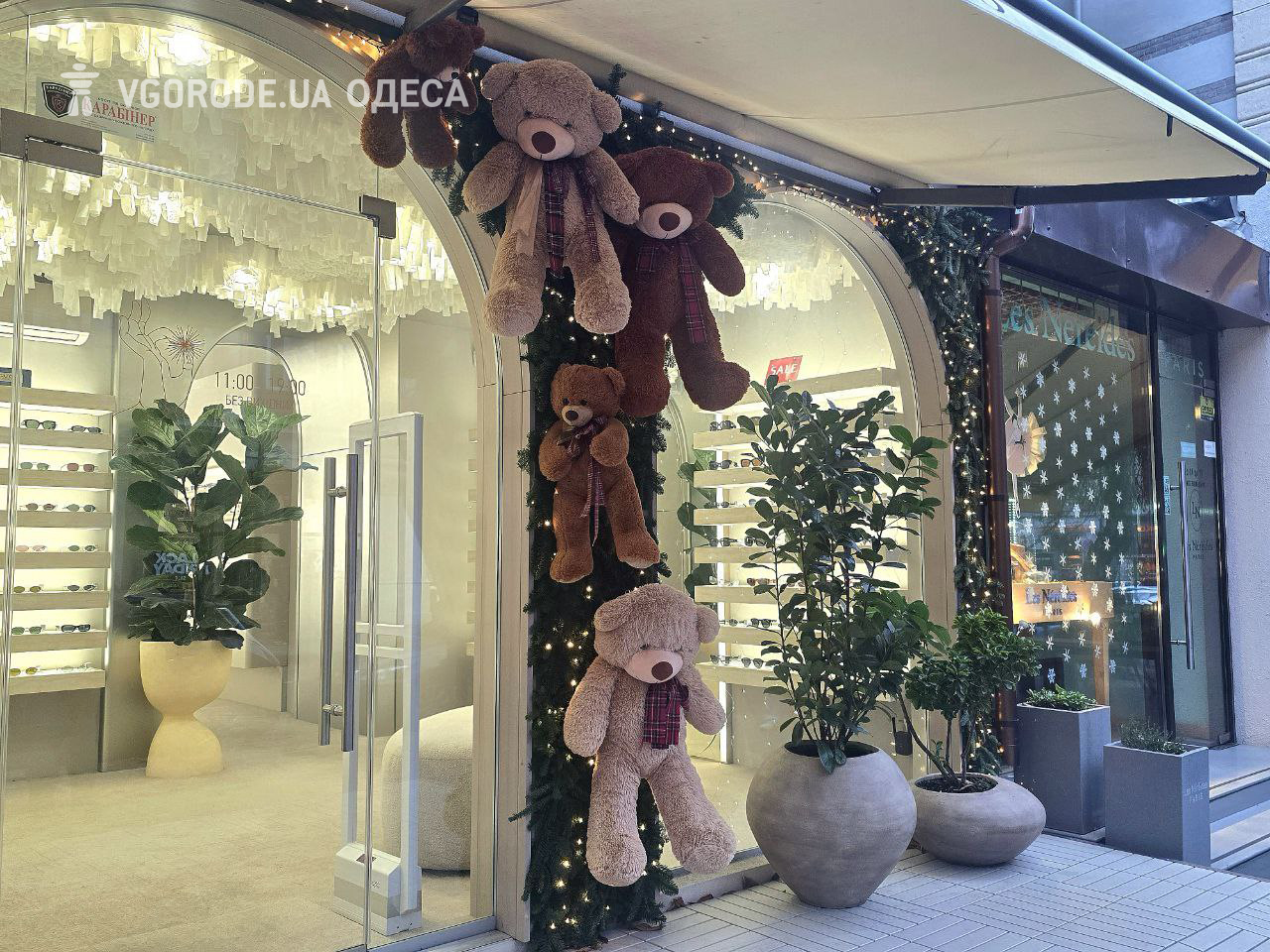 Новорічна локація в Saint Glasses.