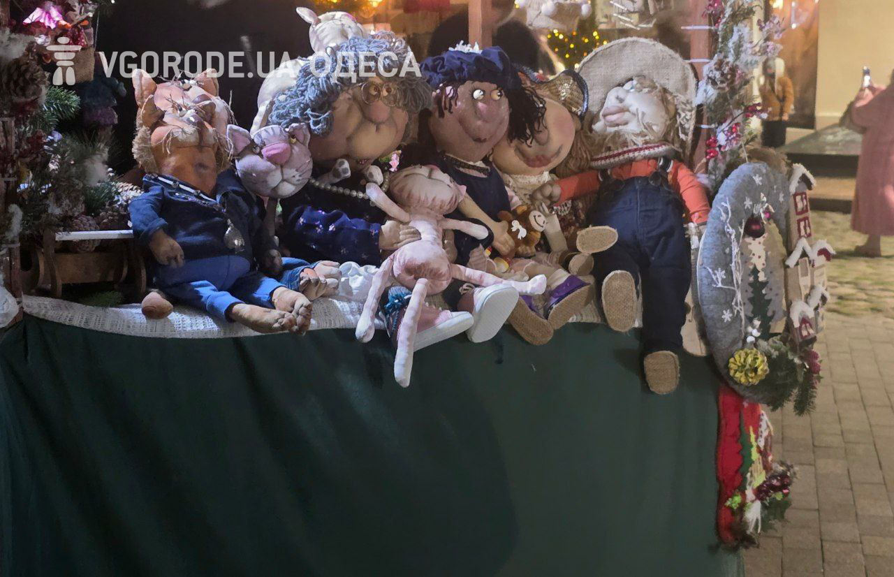 Игрушки на ярмарке.