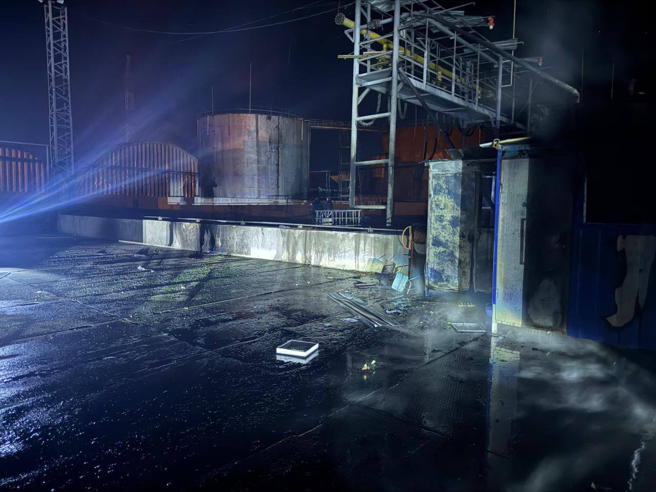 Пошкодження в порту після обстрілу.