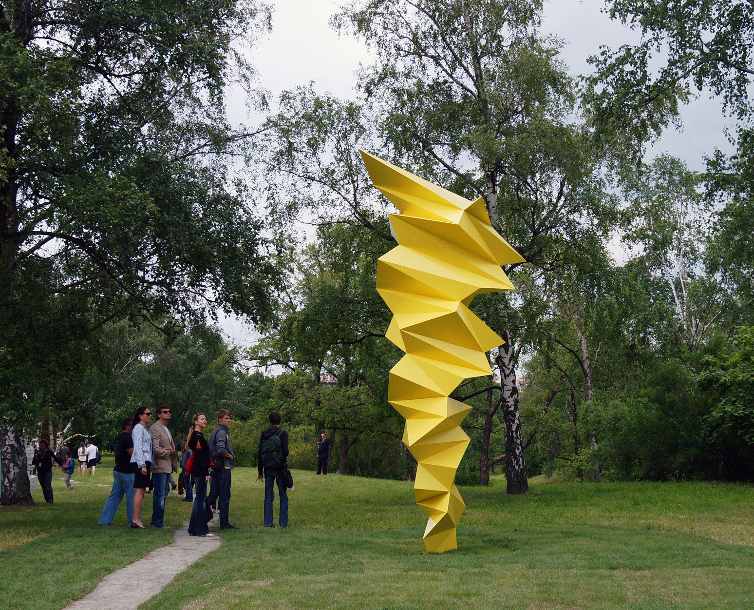 Скульптура Степана Рябченко "Явление", лауреат международного конкурса Kyiv Sculpture Project, Национальный ботанический сад имени Гришко, Киев, 2012