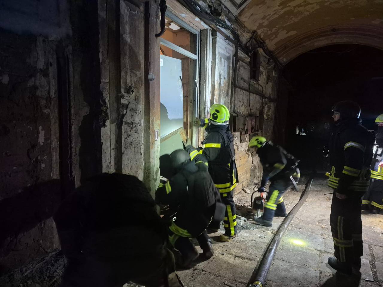 Разрушения после обстрела.