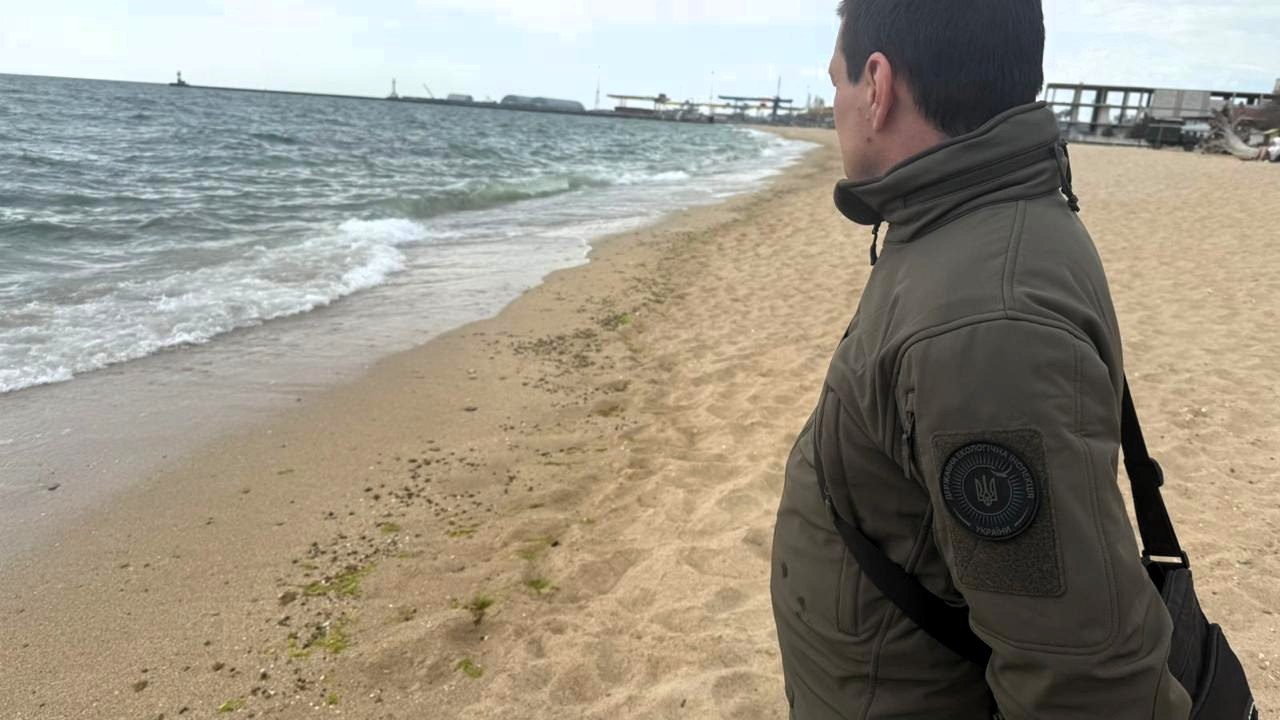 Инспектор на побережье Черного моря.