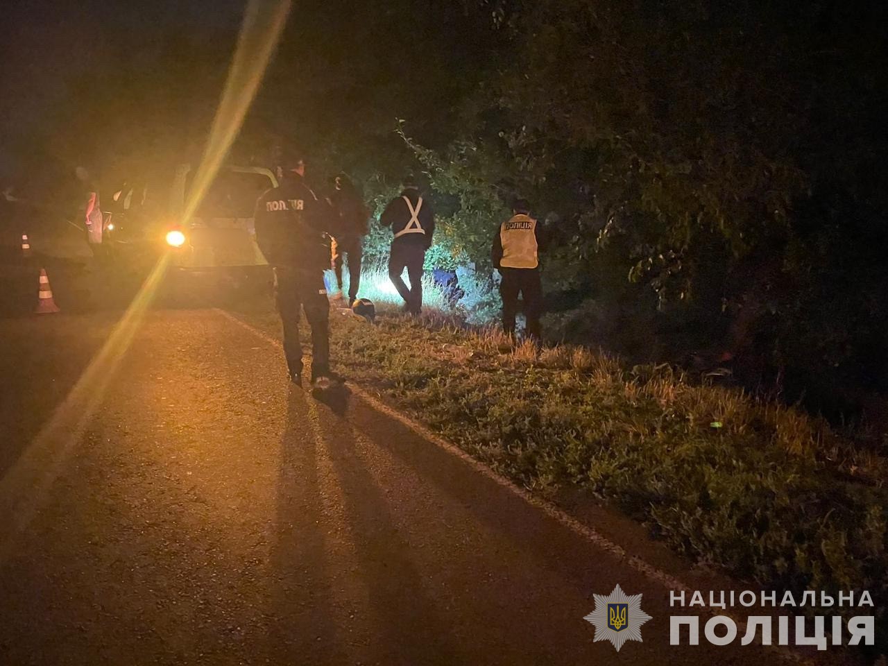 Правоохоронці на місці, де виявили тіло хлопця.