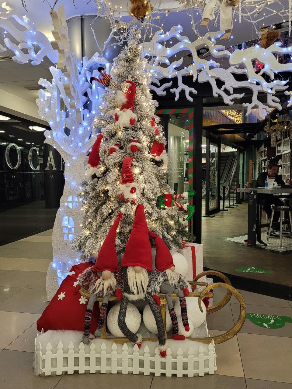 Инсталляции в ТЦ "Европа".