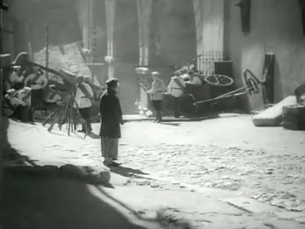 Строгановский мост в фильме "Белеет парус одинокий".