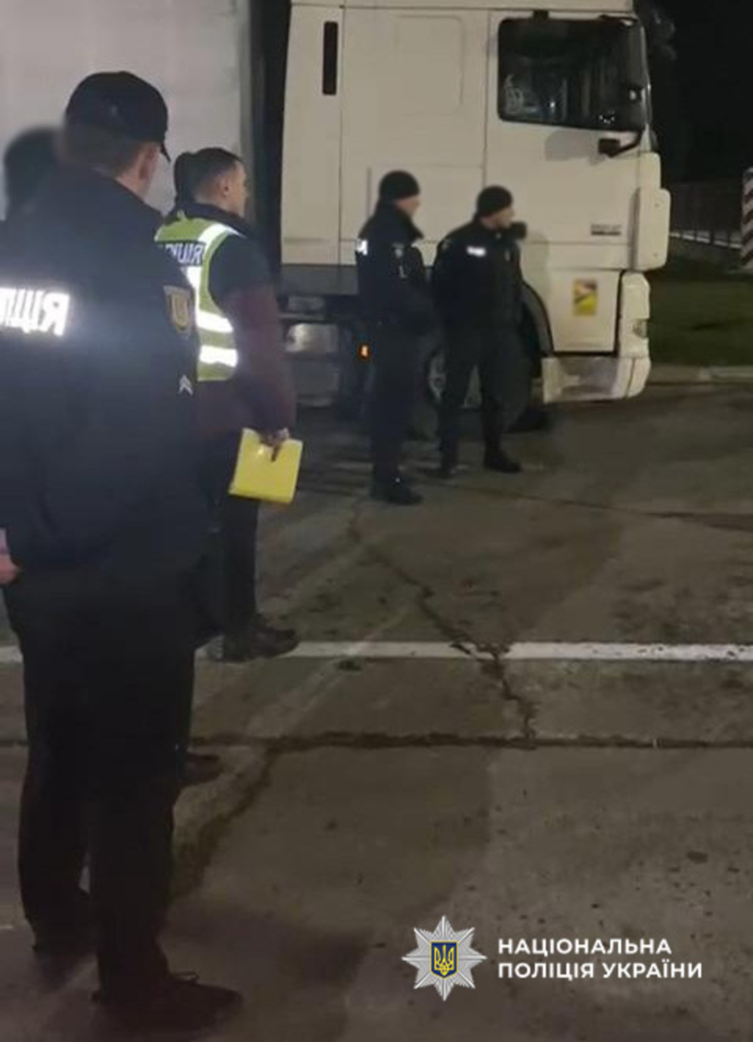 Правоохранители на месте задержания.