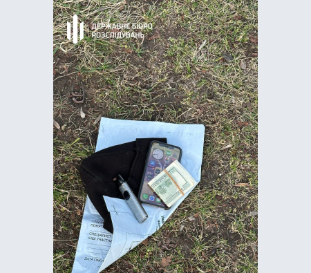 Гроші, які вилучили в затриманого правоохоронця.