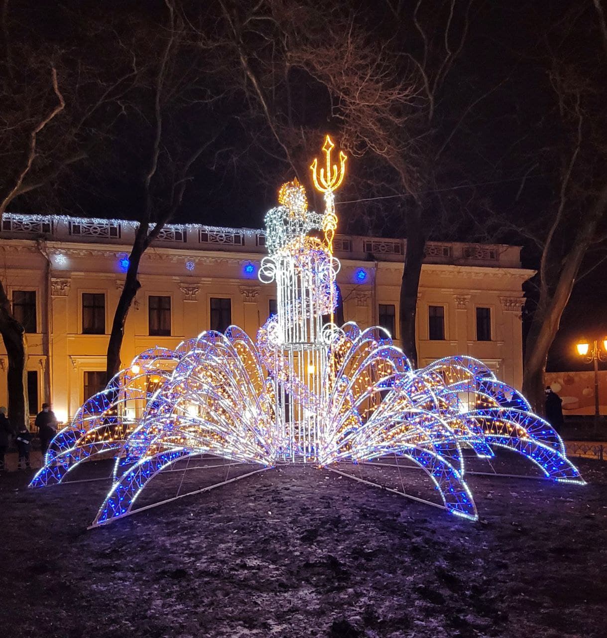 Фонтан с Нептуном.