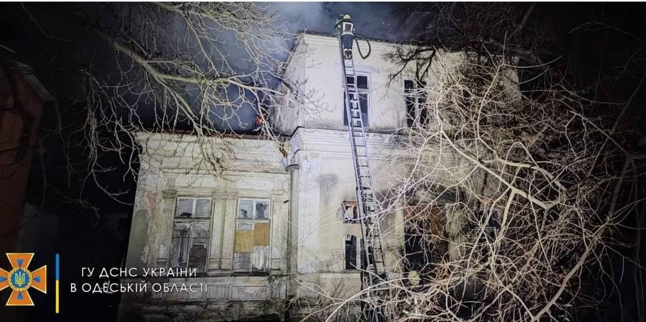 В Обсерваторном переулке горел особняк Карла Тауэра.