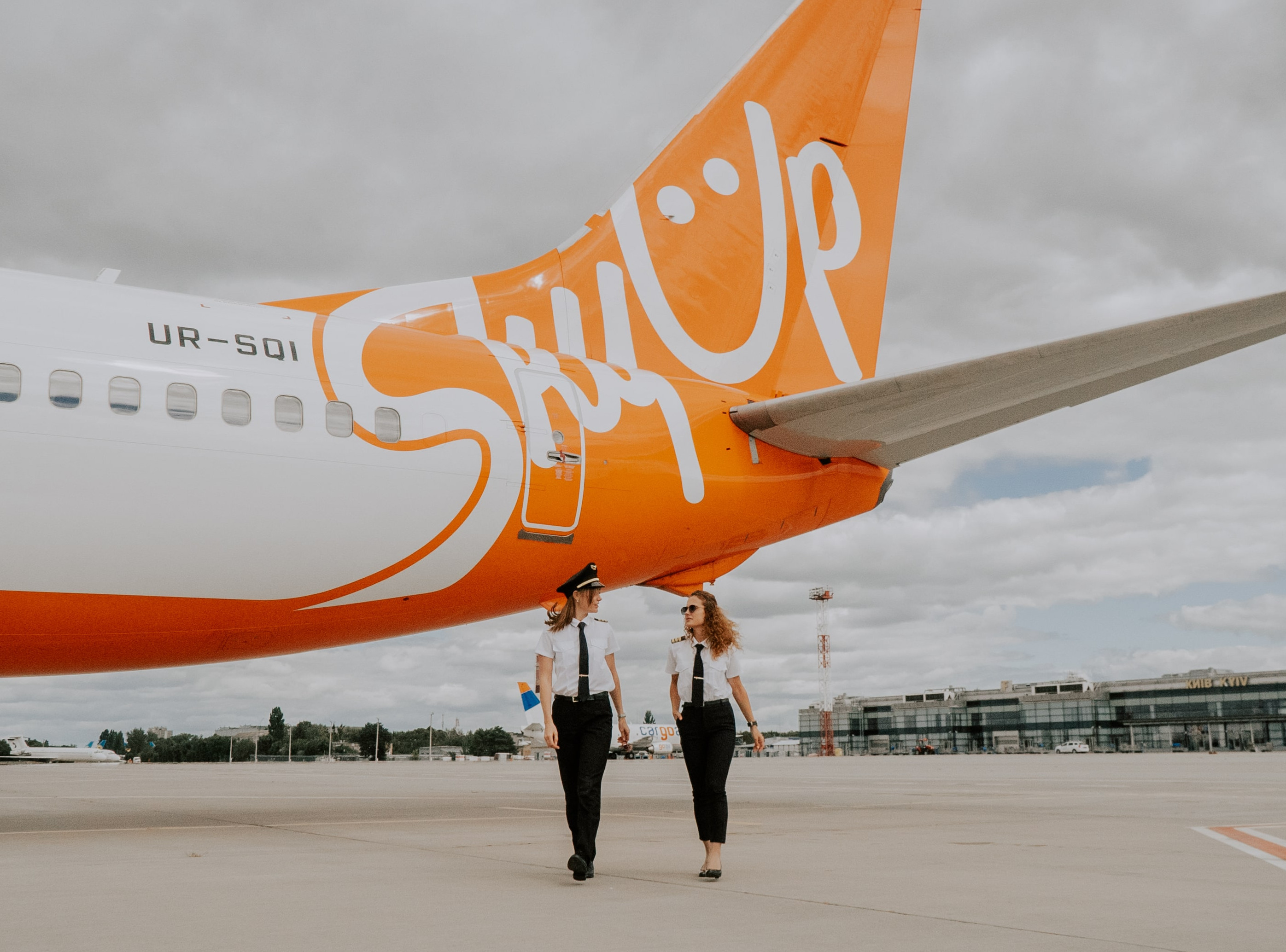 Самолет авиакомпании SkyUp.