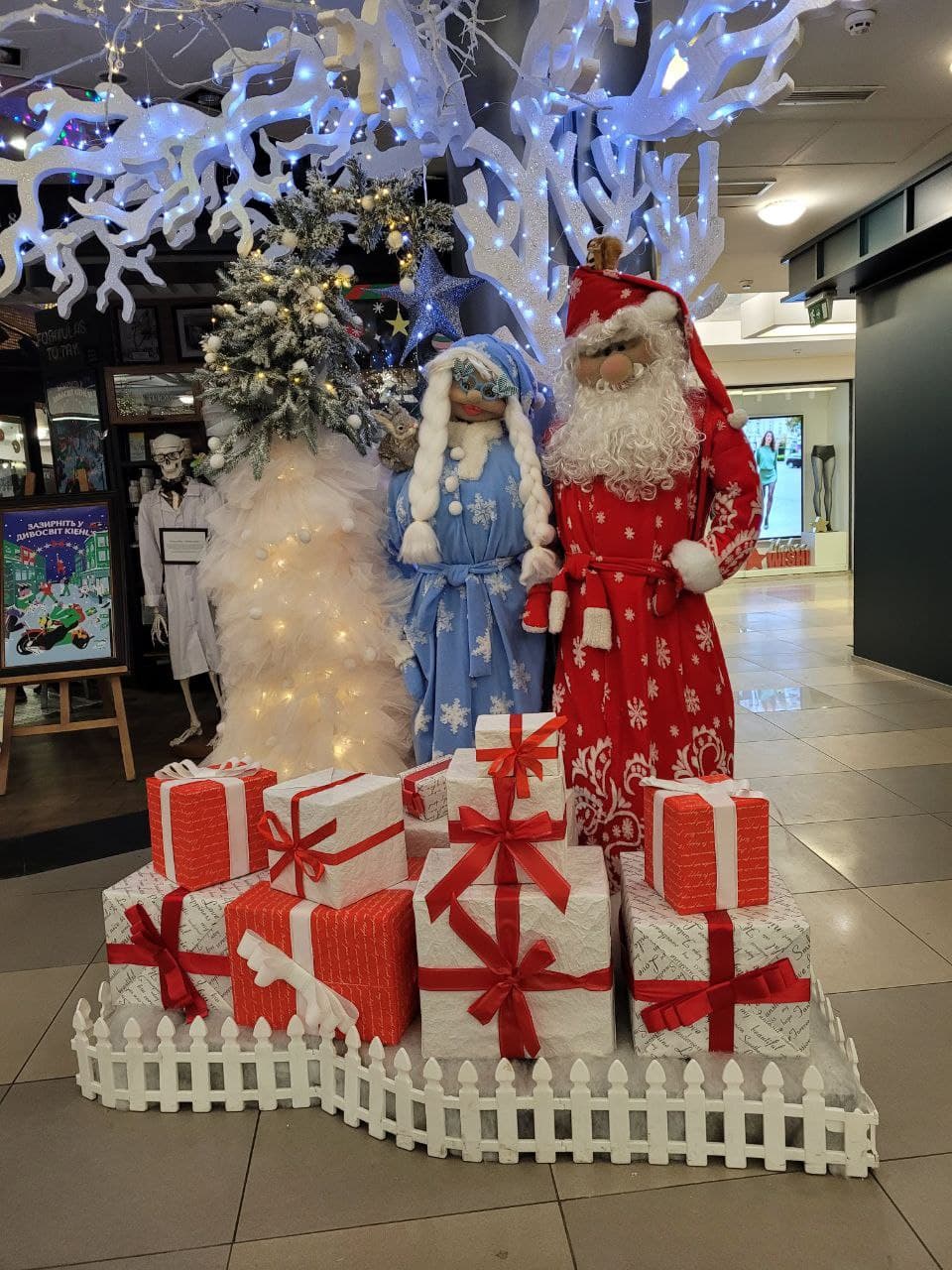 Инсталляции в ТЦ "Европа".