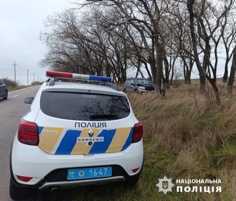 Полицейский автомобиль на месте ДТП.