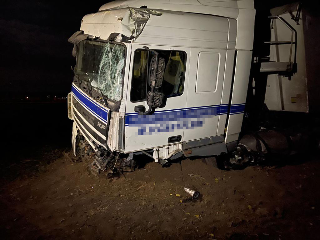 На трассе Киев &ndash; Одесса столкнулись легковушка и фура: один водитель погиб.