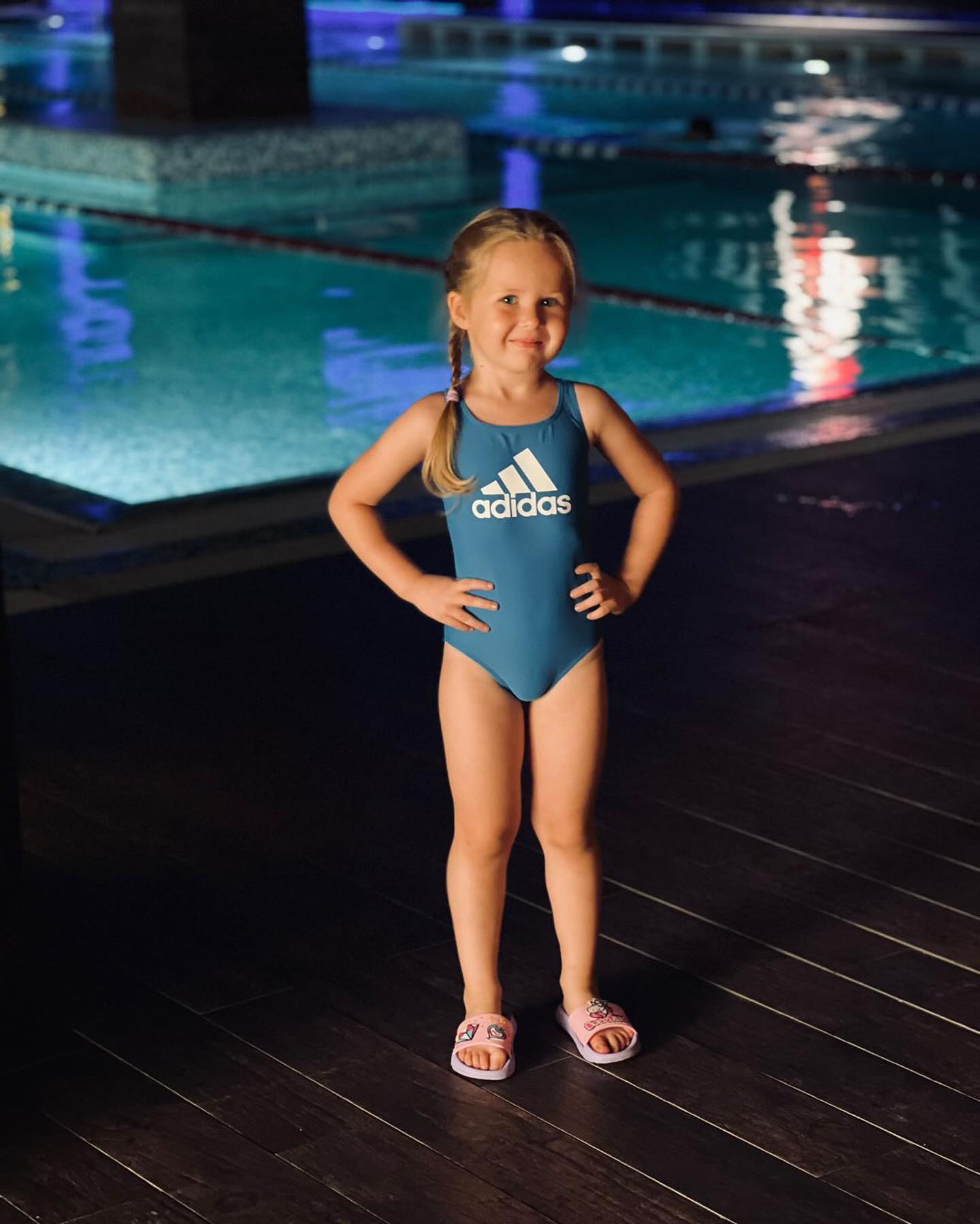 Басейн у спортивному клубі Fitness Stadium.