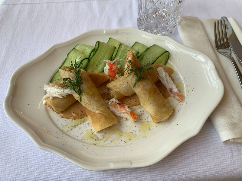 Млинці з м'ясом краба у ресторані "Дача".