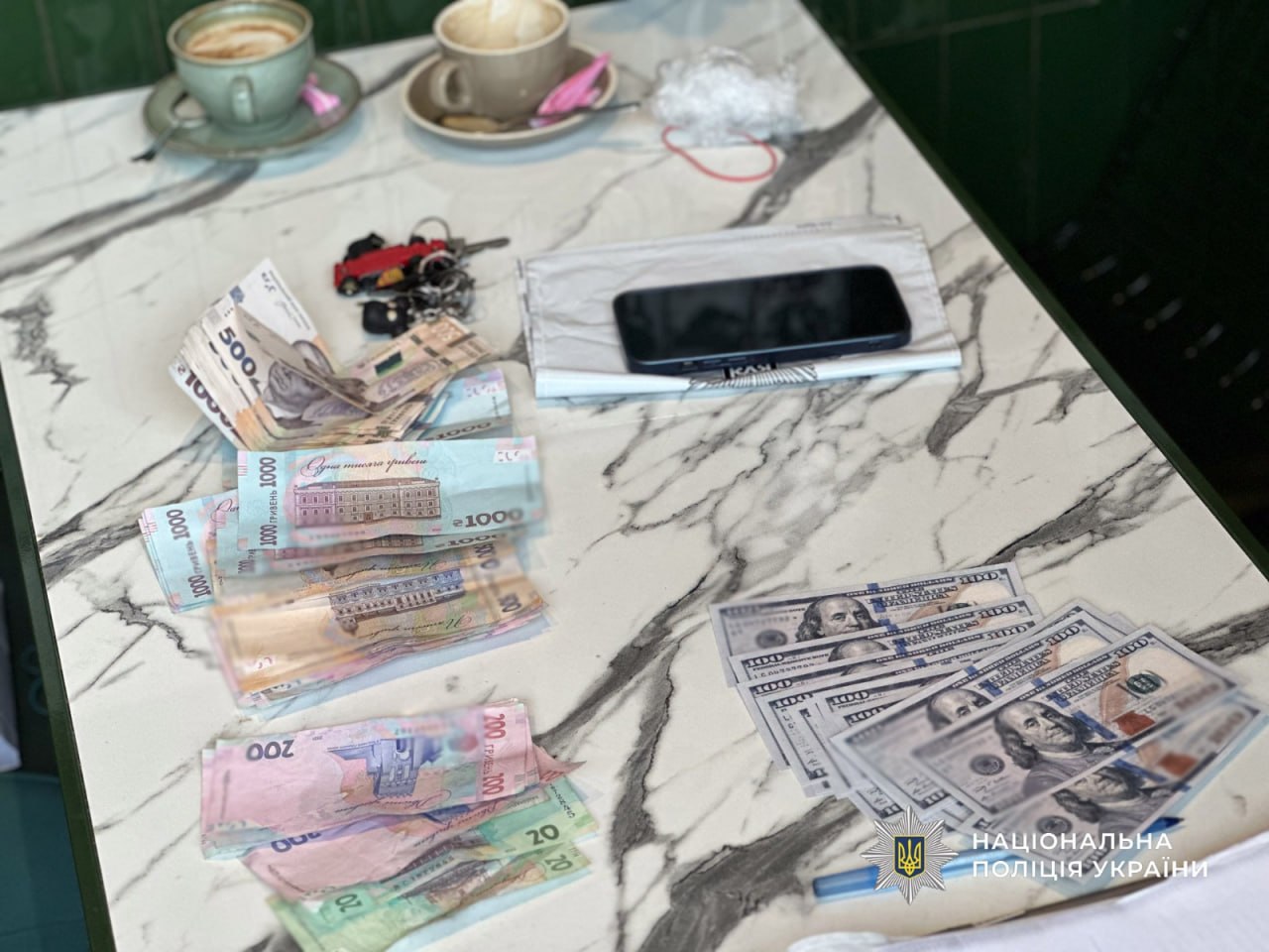 Вещественные доказательства, которые изъяли у дельцов.