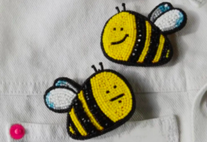 Брошка "Пчелка из бисера".