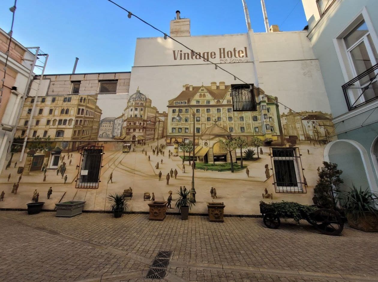 Мурал з видом старої Одеси.