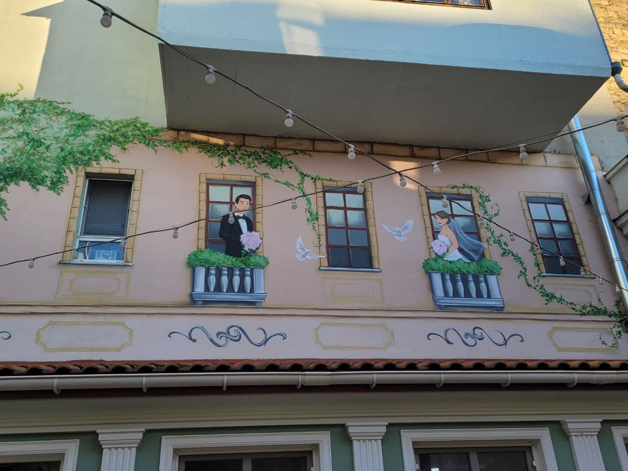 Мурал з видом старої Одеси.